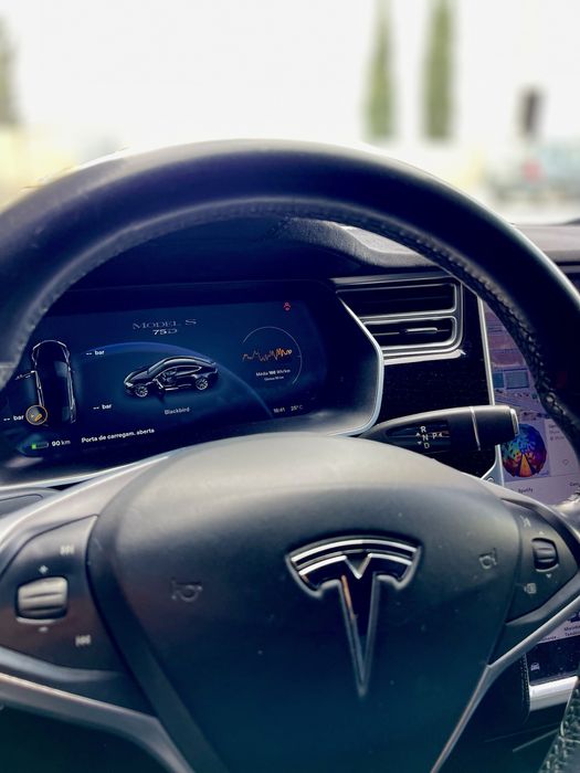 Tesla Model S.