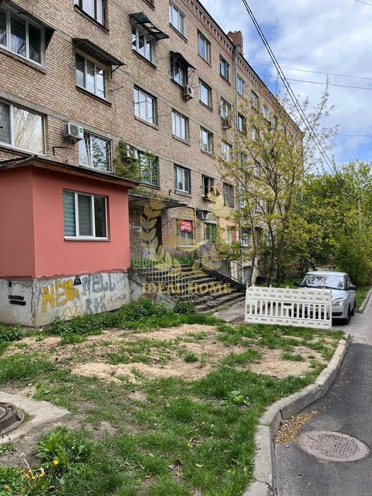 Продаж кімнати в гуртожитку біля метро Дорогожичи