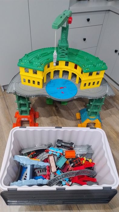 Fisher-Price Tomek i Przyjaciele Super Stacja + zestaw torów z ciuchciami