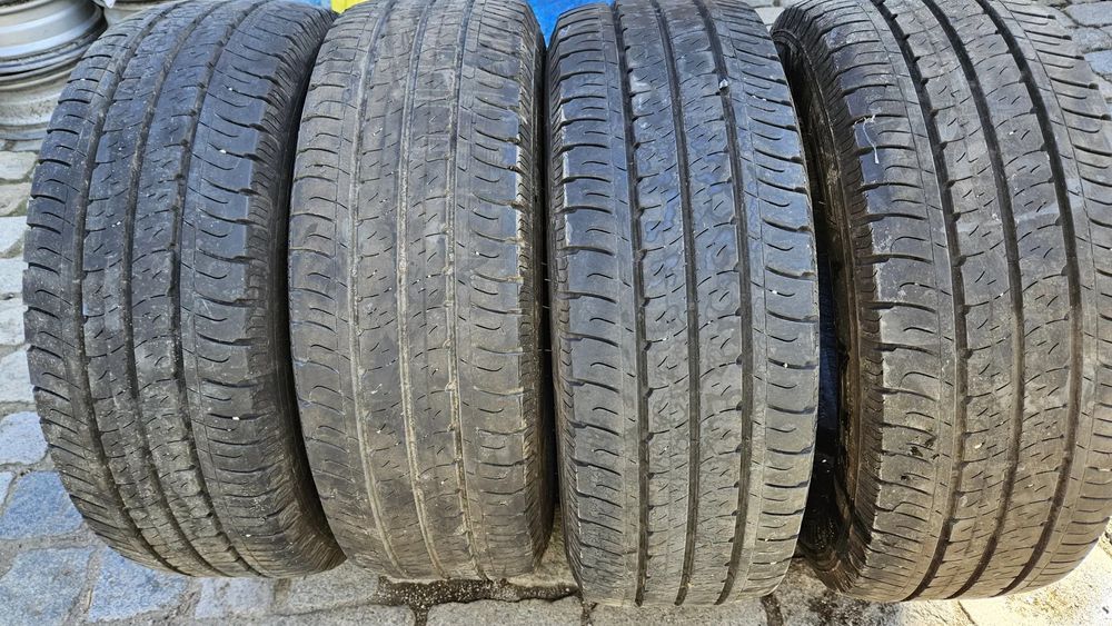Продам літню резину 215 65 16С