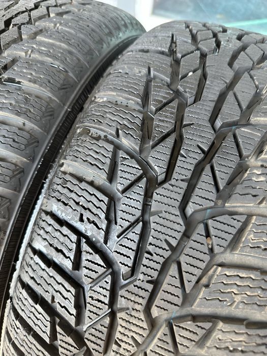 Зимняя резина Nokian 195/ 65 R15 на  дисках