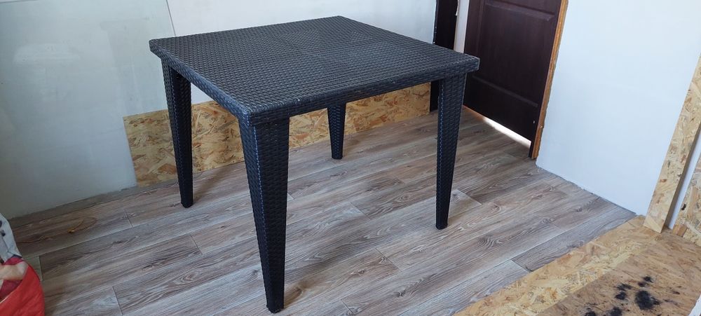 Стіл ротанговий квадратний