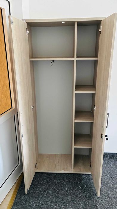 Meble biurowe - sprzedam - praktycznie NOWE !