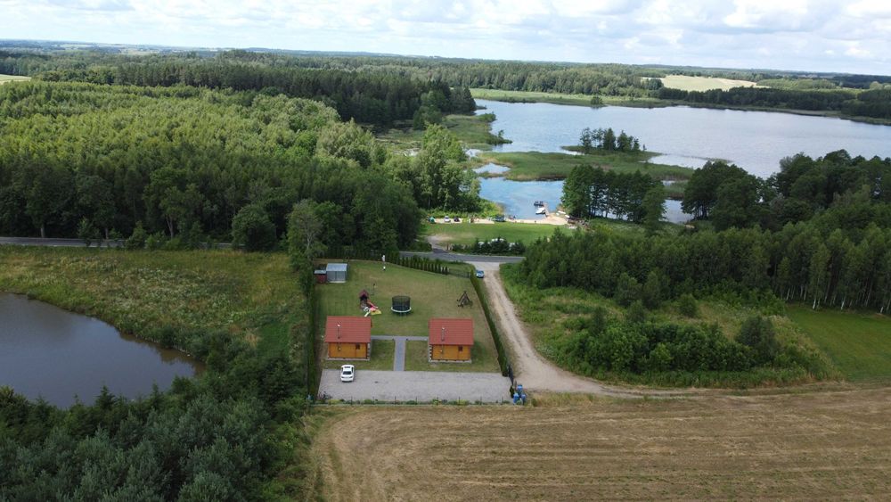 Domek drewniany nad jeziorem Babka w Żywkach