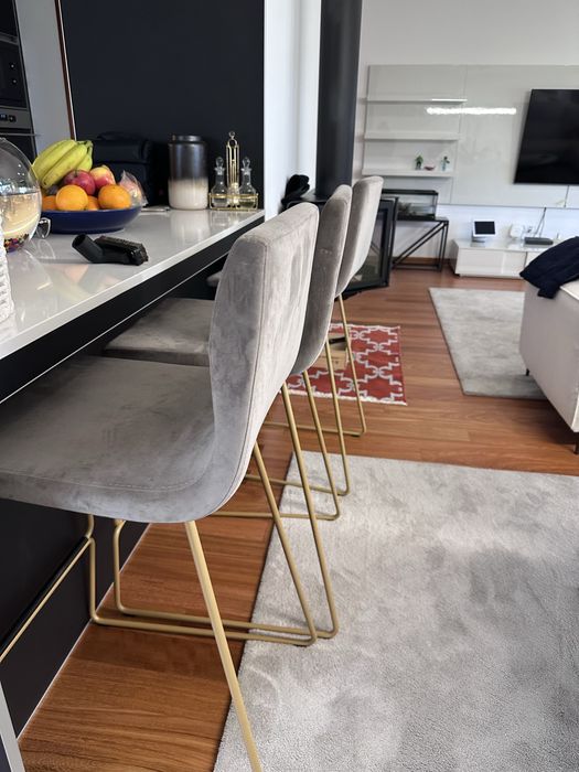 3 bancos altos elegantes