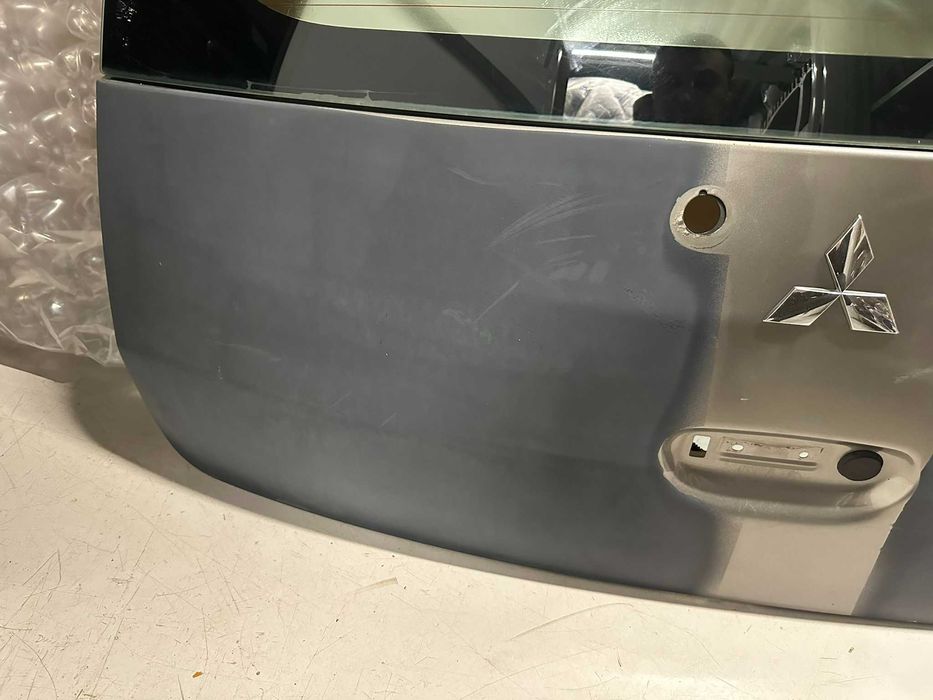 Кришка багажника Mitsubishi Colt 2008 зі склом