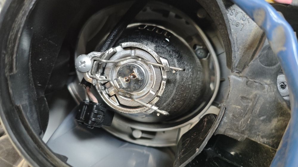 Фара субару аутбэк оригинал