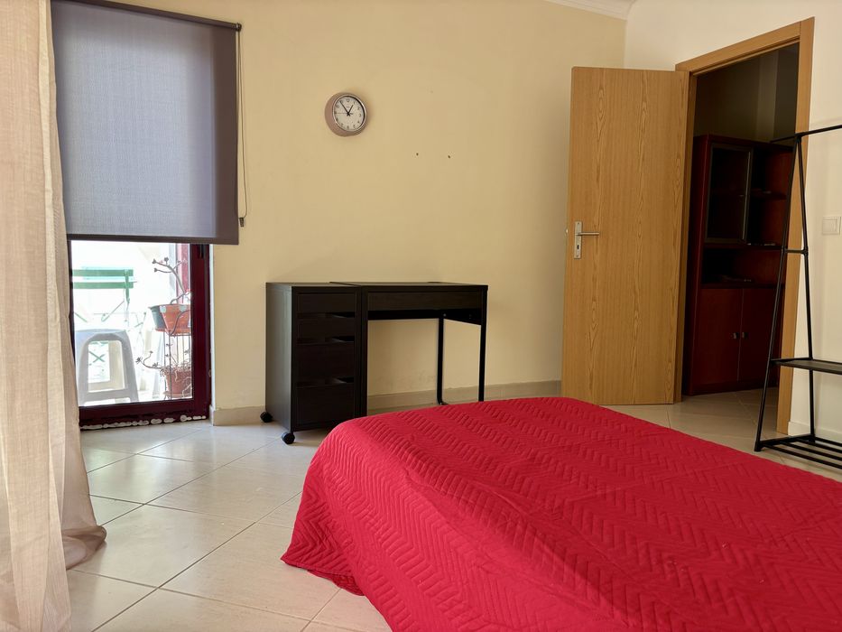 Quarto para estudantes junto à Egas Moniz, à CUF e à FCT