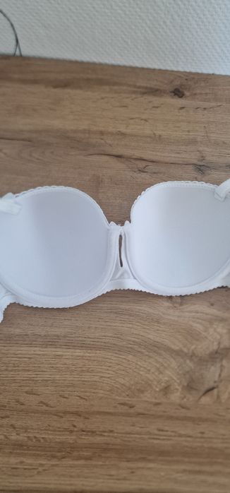 Бюстгальтер  белый  85С