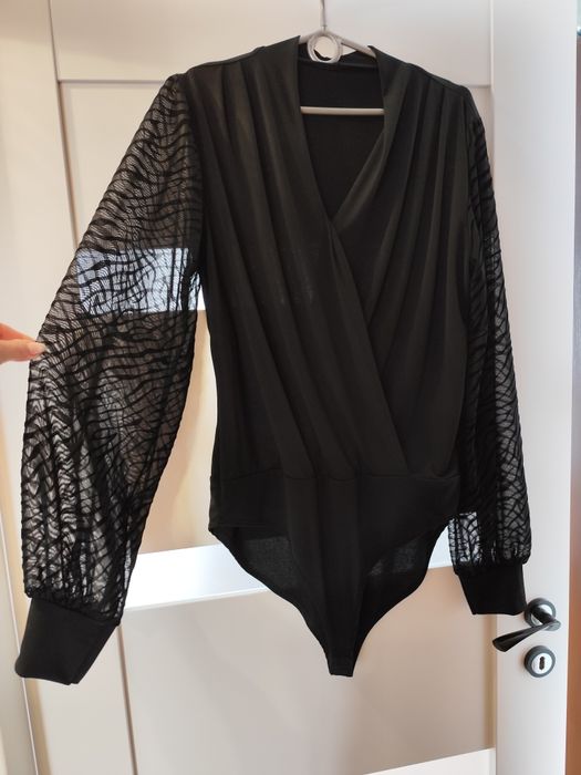 Body z eleganckim rękawem