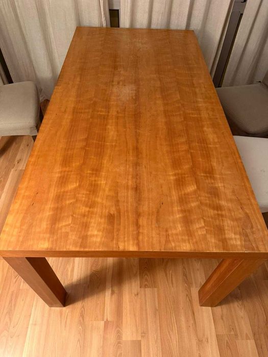 Mesa de sala de jantar usada