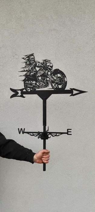 Wiatrowskaz kogut, motor, koń