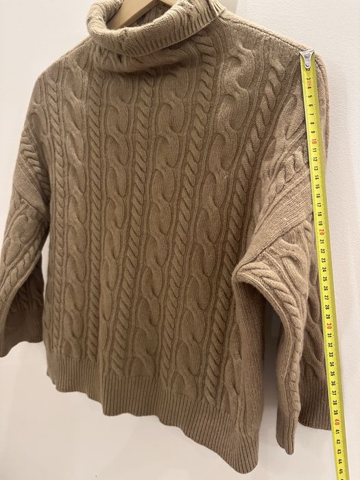 Стильний теплий светр Max Mara з високим горлом