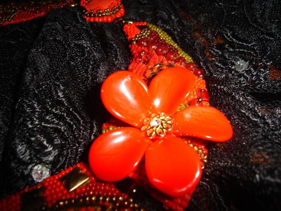 Кольє  червоне, кольє святкове