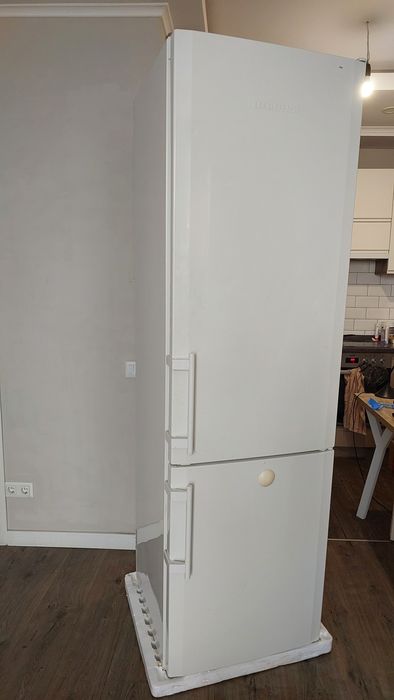 Продам холодильник Liebherr