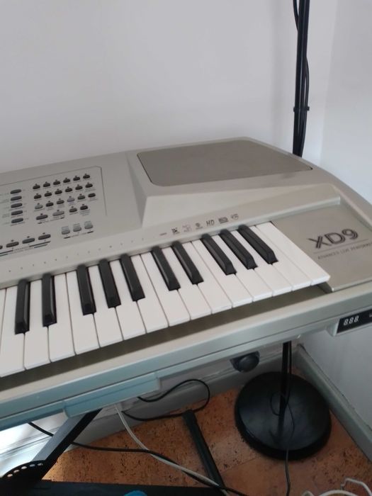 Vendo teclado Ketron XD9 em muito bom estado