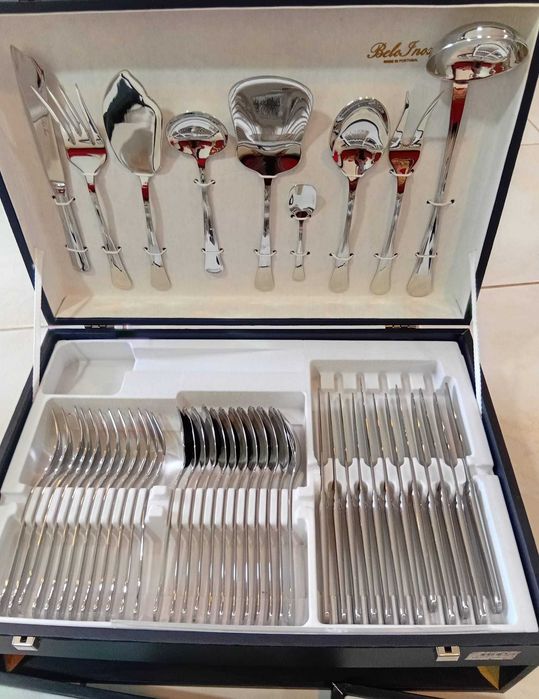 Faqueiro de 130 peças