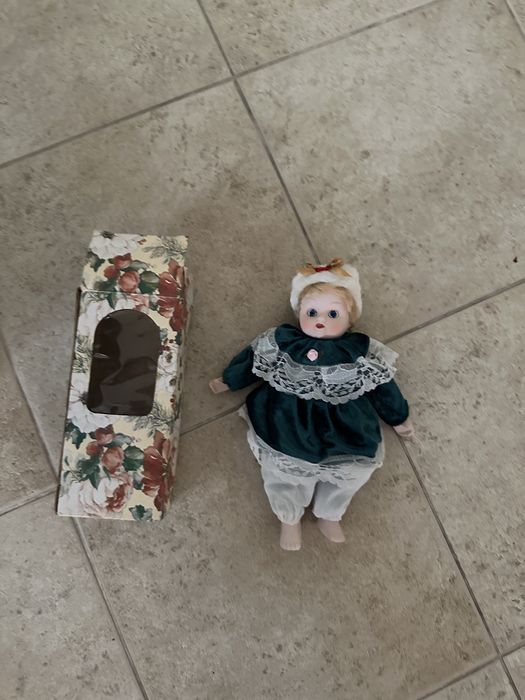 Bonecas de porcelana bonitas e para coleção