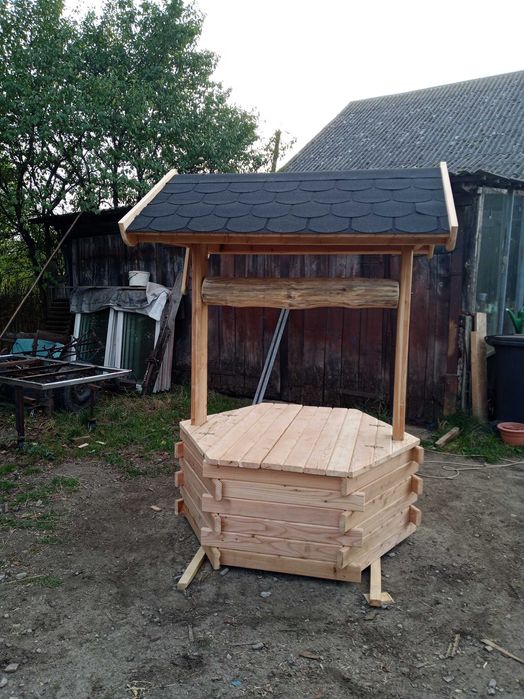 Obudowa studni, piękna drewniana