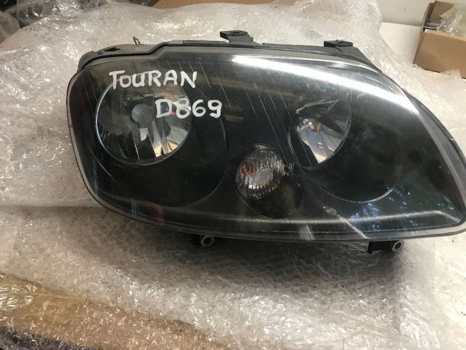 LAMPA PRZEDNIA TOURAN CZARNA LAMPA PRAWA
