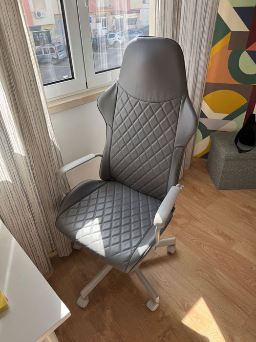 Cadeira giratória de secretária