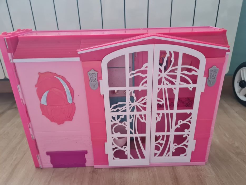 Domek dla lalek :)