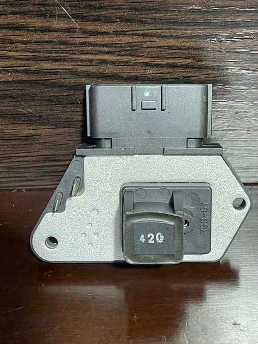 Датчик хола, комутатор в трамблер 22100-72B00 Honda Nissan Almera