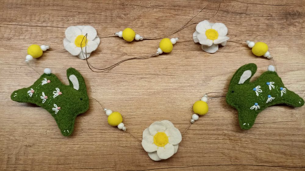 Girlanda, zając, kwiaty, filc, wełna, rękodzieło
