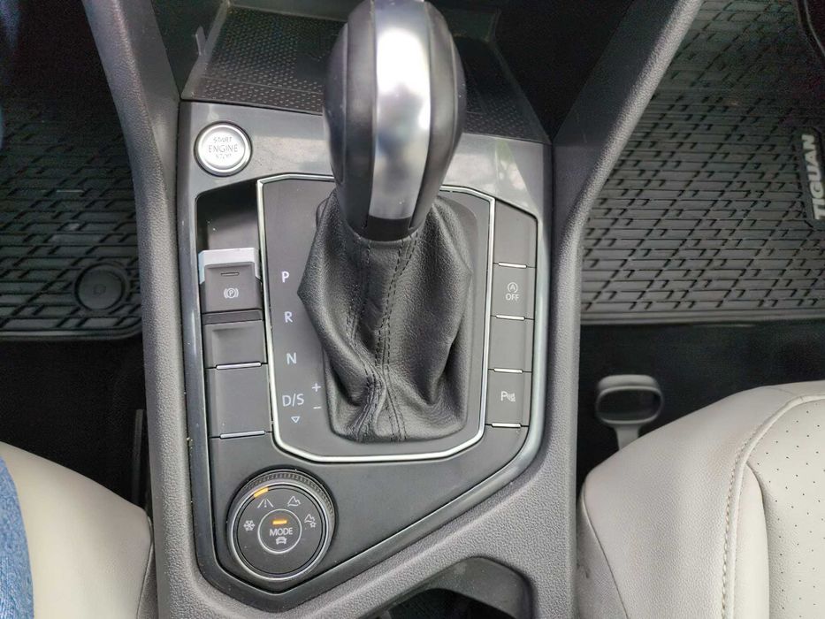 Volkswagen Tiguan      2020