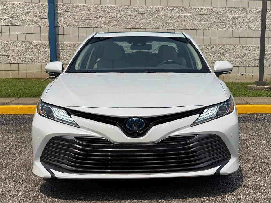 Toyota Camry Hybrid      2019