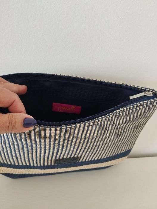 Bolsa azul e creme