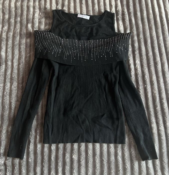 Кофтинка з відкритими плечима