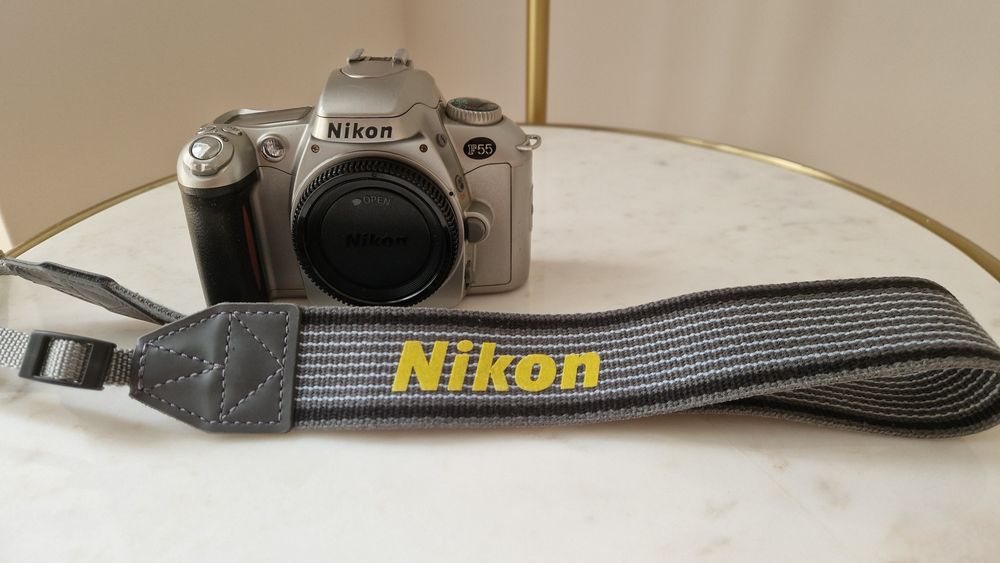Máquina Nikon analógica F55