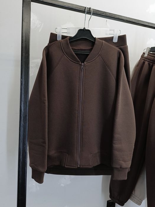 Костюм жіночий: кофта зі спідницею