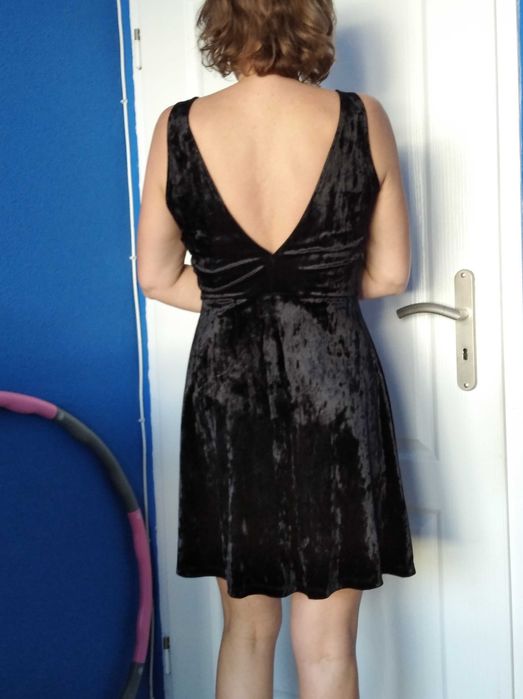 Sukienka S na sylwestra andrzejki aksamitna mała czarna odkryte plecy