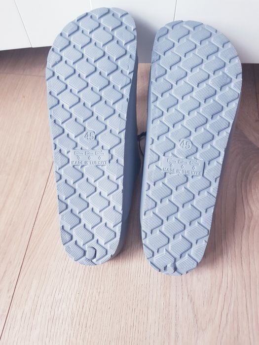 Nowe klapki męskie z regulowanymi paskami marki Tepu rozmiar 45