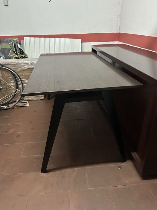 Mesa de madeira em muito bom estado