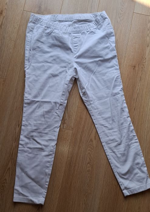 Białe jegginsy rozmiar 40