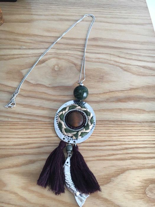 Brincos brilliant colar e cachecóis lindos