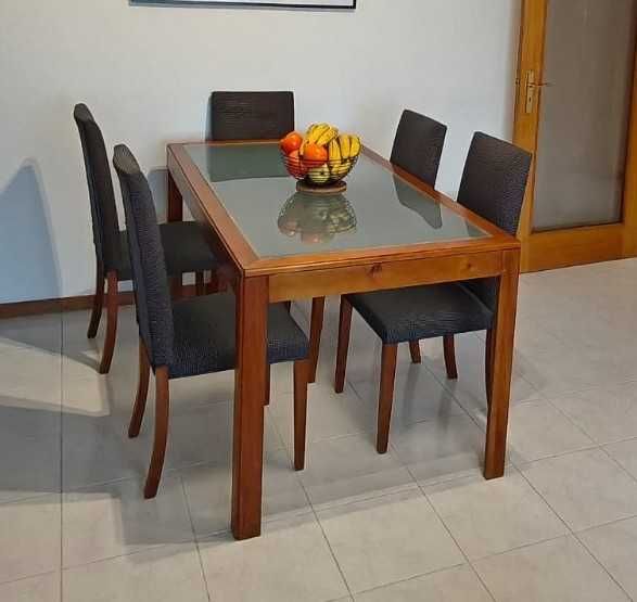 Mesa de jantar com 6 cadeiras