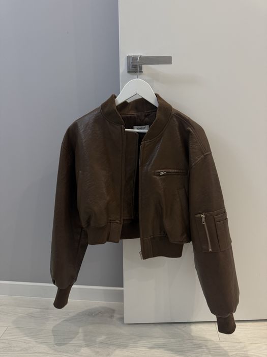 Бомбер / курточка на весну