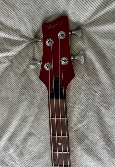 Guitarra baixo Wesley ‘The Bullhorn’ 24 trastes (duas oitavas)