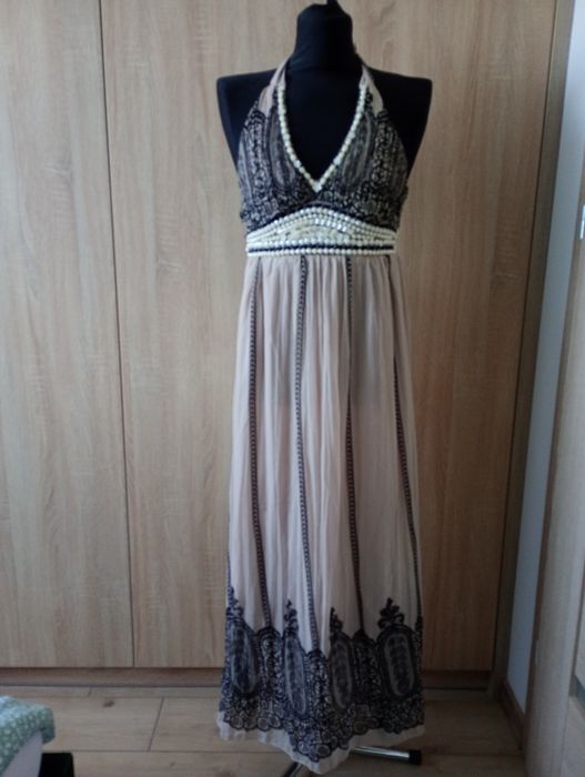 Długa zwiewna sukienka