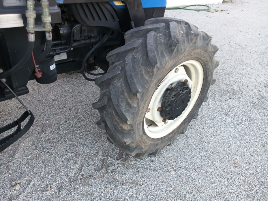 Trator New Holland TN60A Carregador frontal.