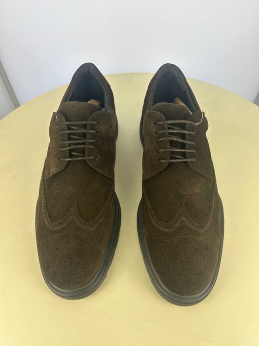 Sapato clássico camurça castanha