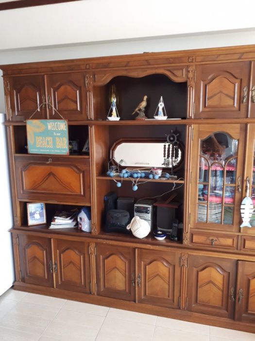 Móvel de sala em madeira maciça