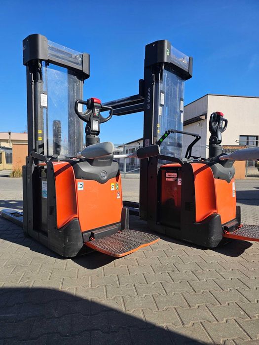 Paleciak elektryczny wózek widłowy BT SPE140L triplex unoszenie 4,8m