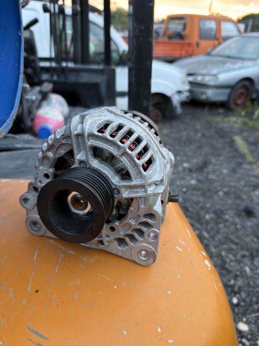 Nowy alternator 90 A
