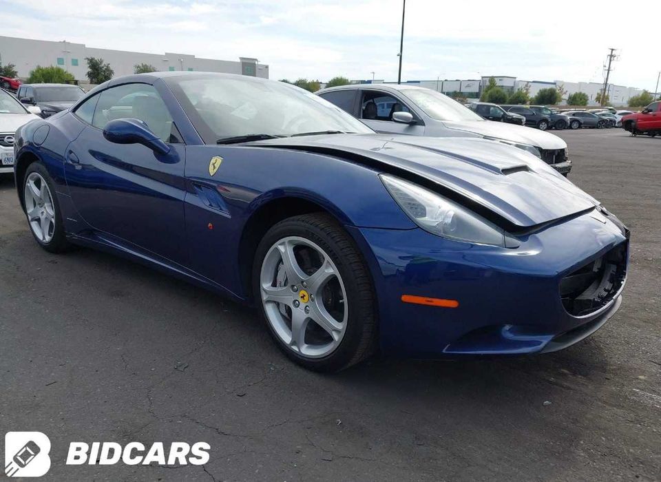 Części z Ferrari California 2010, 4.3L RWD (model USA).