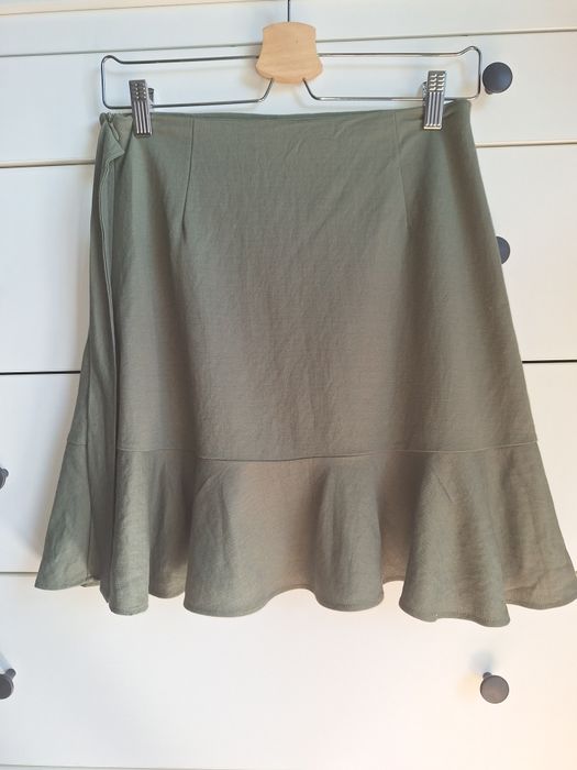 Spódnica mini z kokardą i falbanami Reserved 36 S